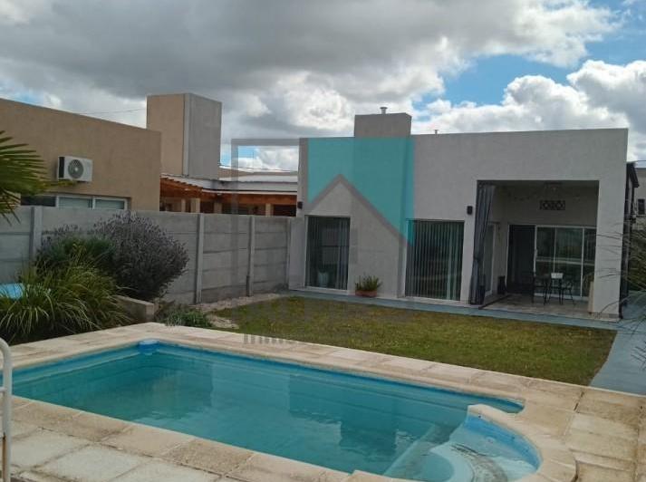 Casa · 198m² · 3 Ambientes · 2 Cocheras