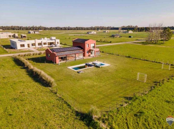 Casa · 213m² · 5 Ambientes · 1 Cochera