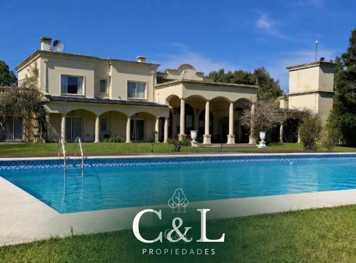 Casa · 800m² · 10 Ambientes · 2 Cocheras