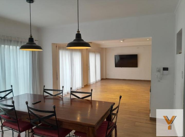 Casa · 200m² · 5 Ambientes · 1 Cochera