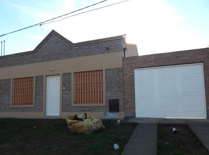 Casa · 75m² · 4 Ambientes · 1 Cochera