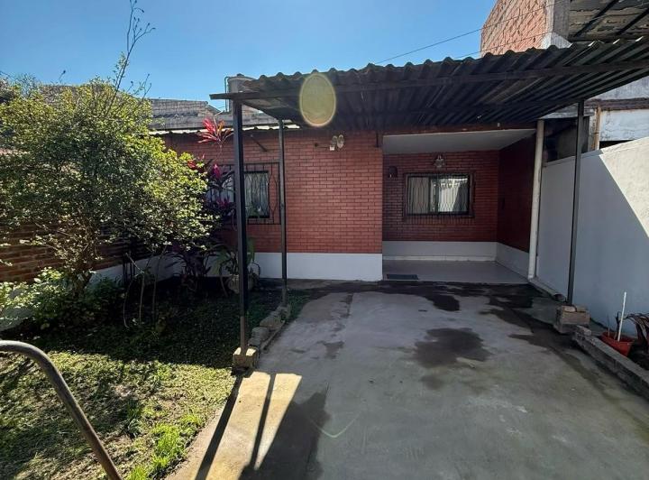Casa · 300m² · 4 Ambientes · 1 Cochera