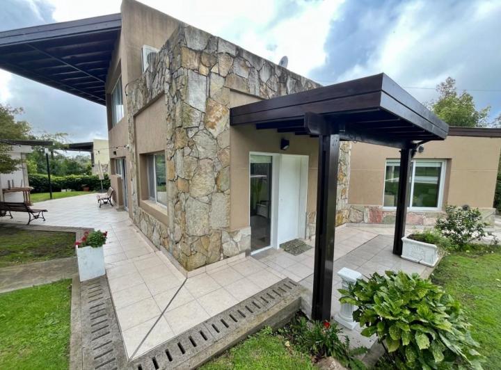 Casa · 160m² · 3 Ambientes · 2 Cocheras