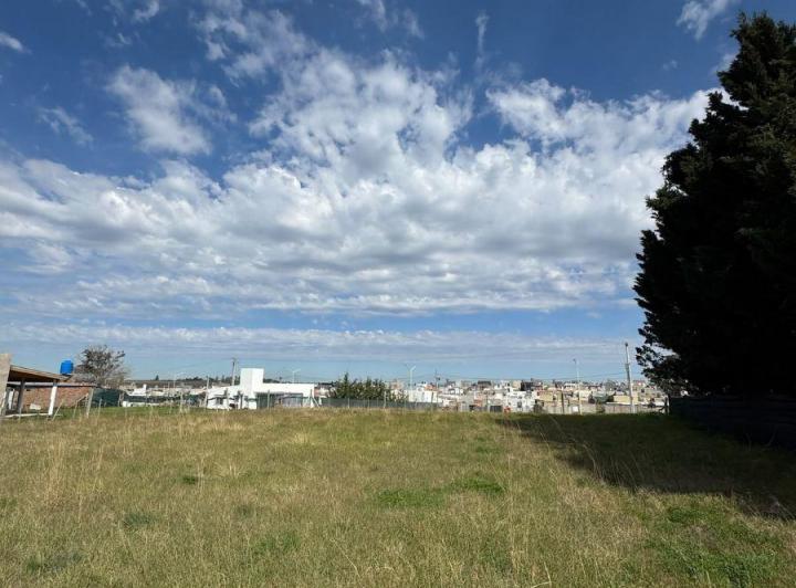 Terreno · 913m²