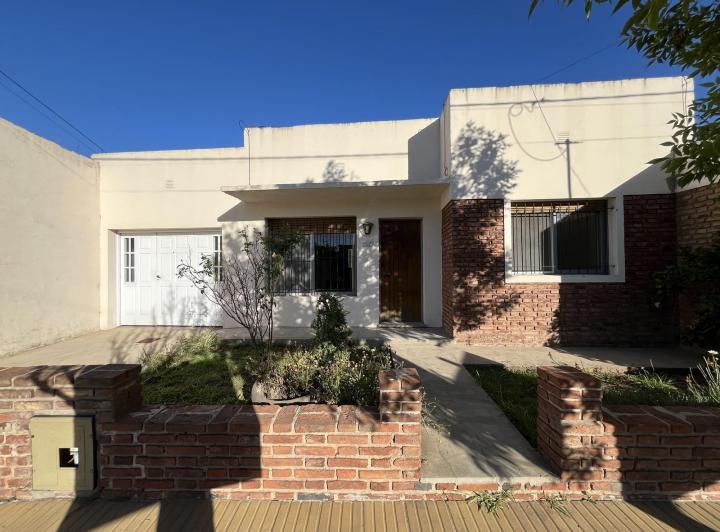 Casa · 108m² · 5 Ambientes · 1 Cochera