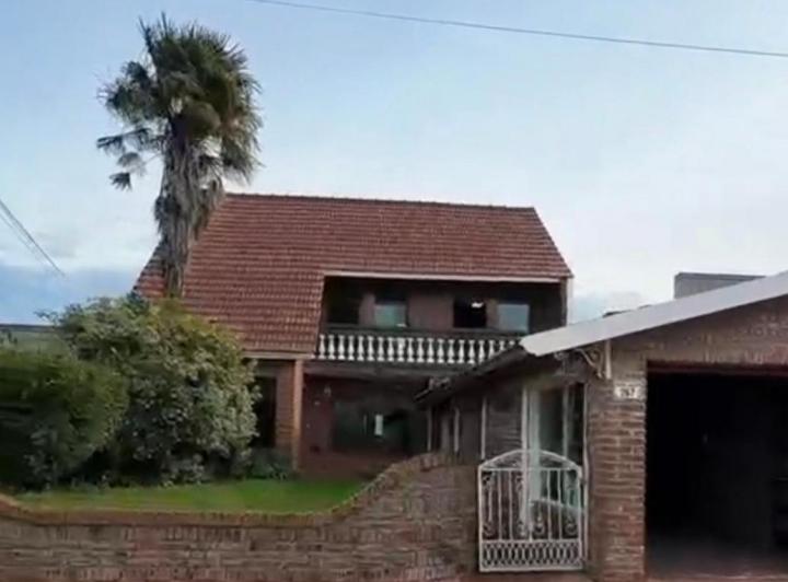 Casa · 220m² · 4 Dormitorios · 1 Cochera