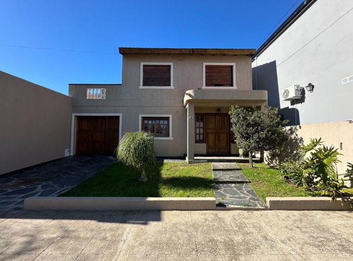 Casa · 170m² · 7 Ambientes · 1 Cochera