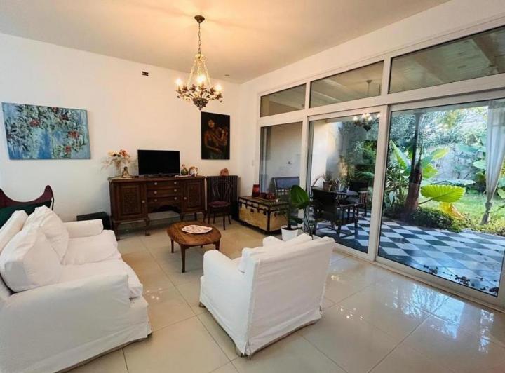 Casa · 211m² · 4 Ambientes · 1 Cochera