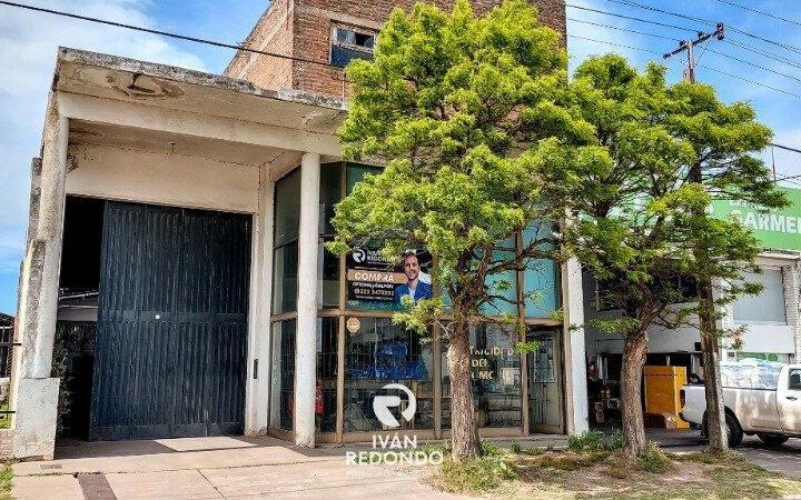 Local comercial · 348m² · 1 Ambiente · 5 Cocheras