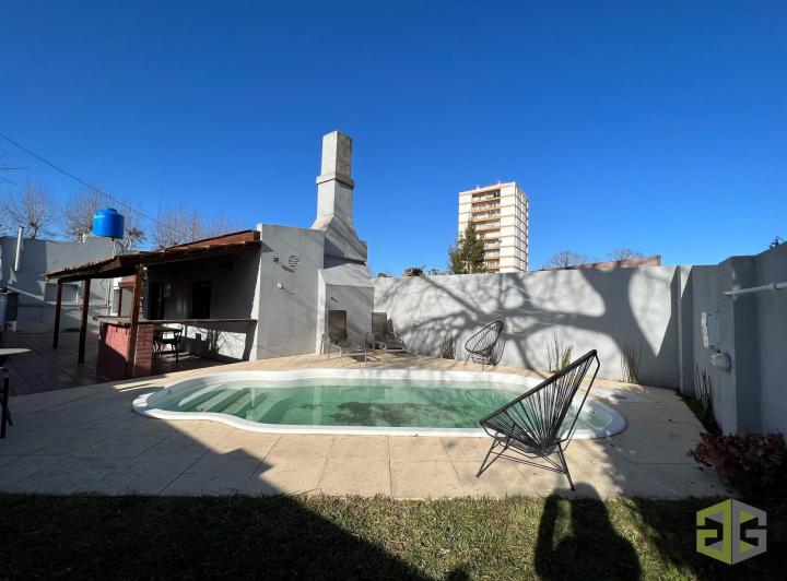 Casa · 194m² · 7 Ambientes · 1 Cochera