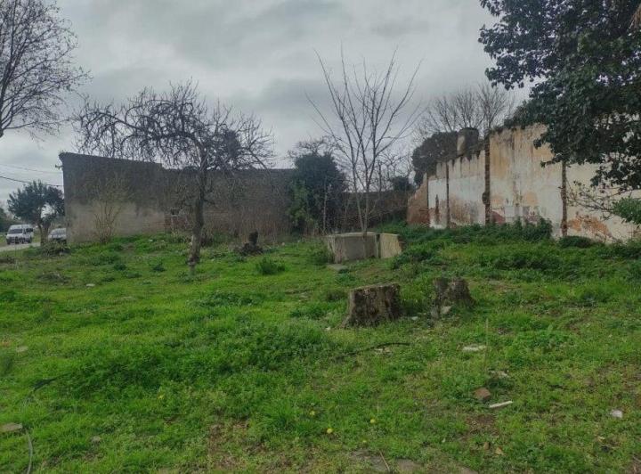 Terreno · 611m²
