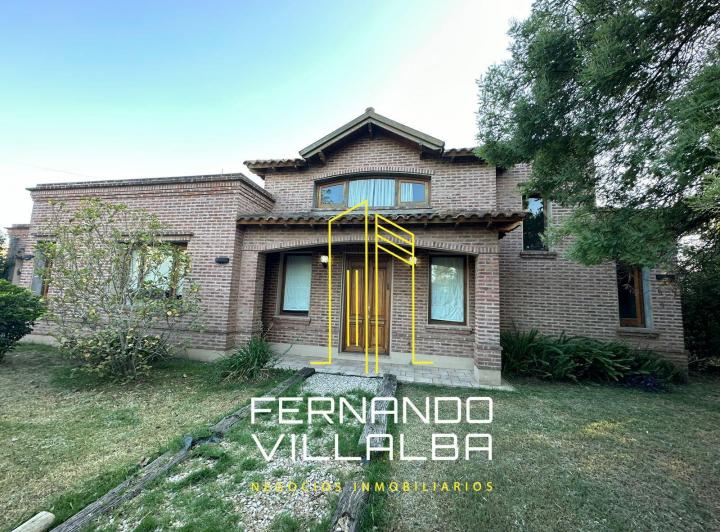 Casa · 310m² · 6 Ambientes · 2 Cocheras