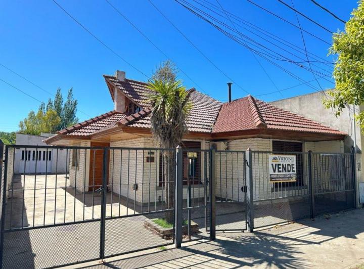 Casa · 155m² · 4 Ambientes · 1 Cochera
