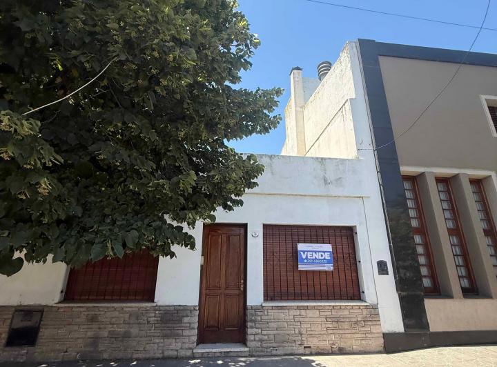 Casa · 200m² · 6 Ambientes · 4 Cocheras