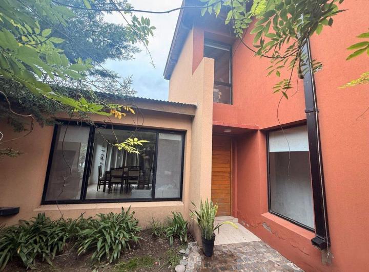 Casa · 200m² · 4 Ambientes · 1 Cochera