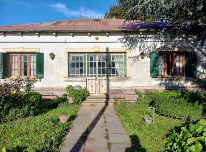 Casa · 144m² · 8 Ambientes · 1 Cochera