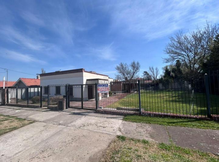Casa · 241m² · 6 Ambientes · 1 Cochera