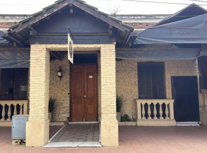 Local comercial · 211m²