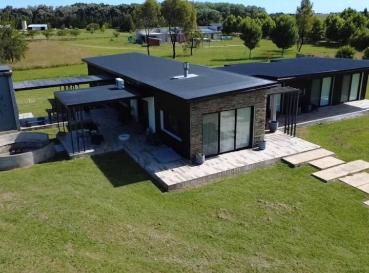Casa · 300m² · 6 Ambientes · 2 Cocheras