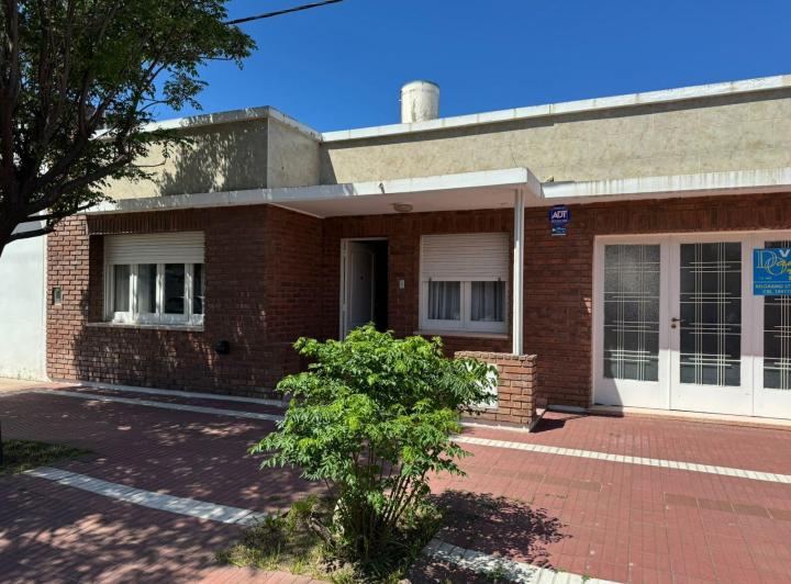 Casa · 95m² · 6 Ambientes · 1 Cochera