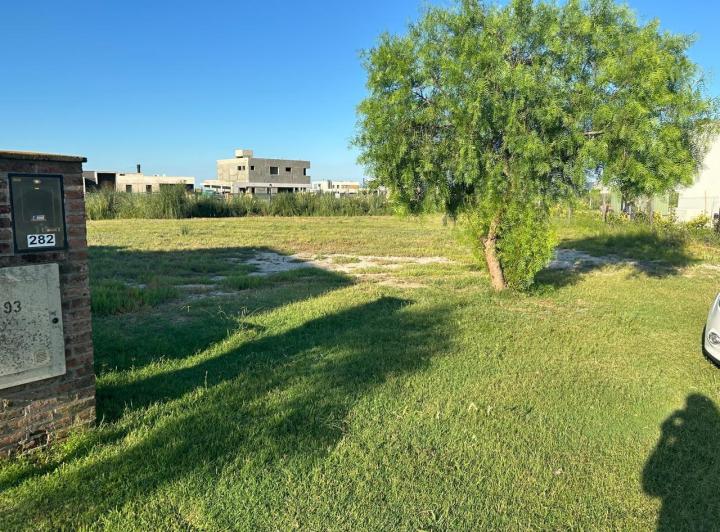 Terreno · 1051m²