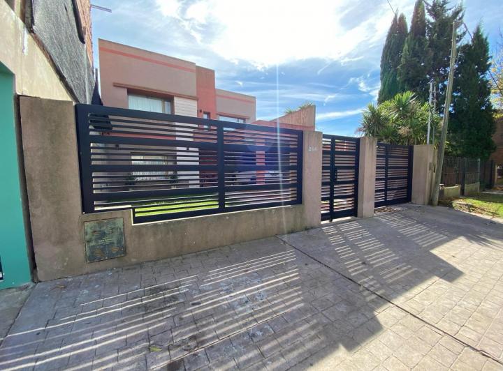 Casa · 214m² · 5 Ambientes · 1 Cochera
