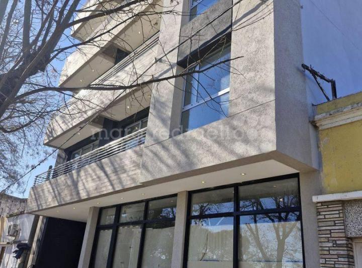 Local comercial · 80m² · 6 Cocheras