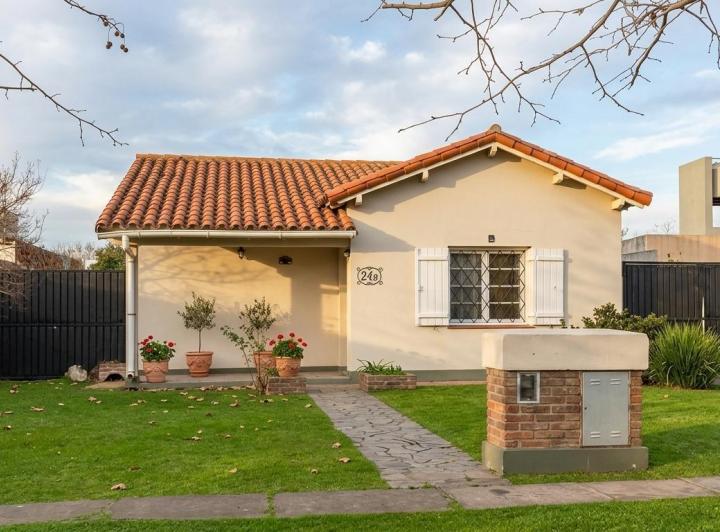 Casa · 125m² · 5 Ambientes · 2 Cocheras
