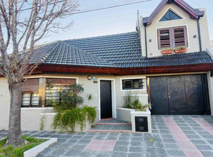 Casa · 150m² · 4 Ambientes · 1 Cochera