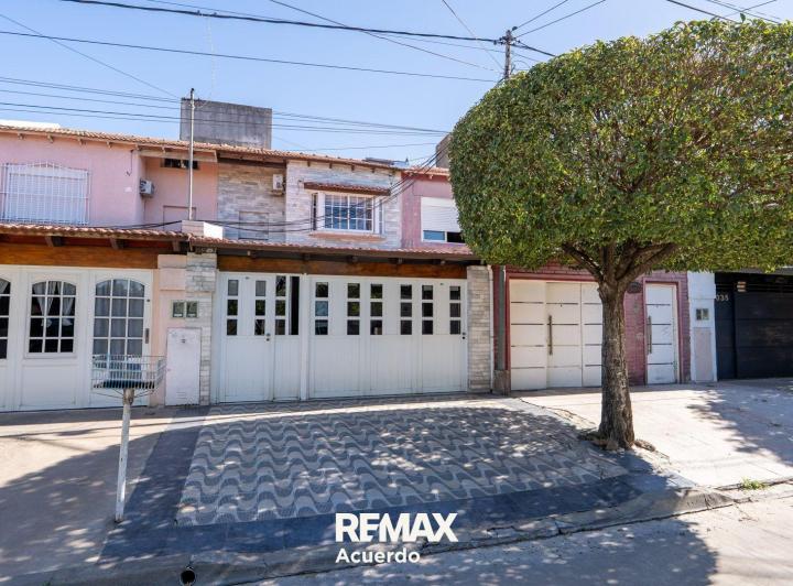 Casa · 67m² · 5 Ambientes · 1 Cochera