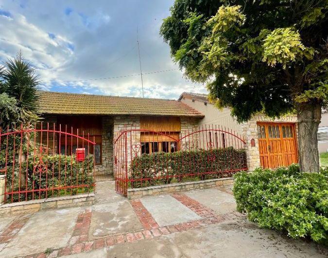 Casa · 130ha · 5 Ambientes · 1 Cochera