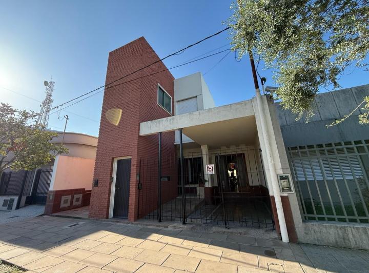 Casa · 190m² · 9 Ambientes · 1 Cochera
