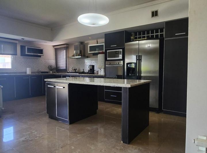 Casa · 276m² · 5 Ambientes · 1 Cochera