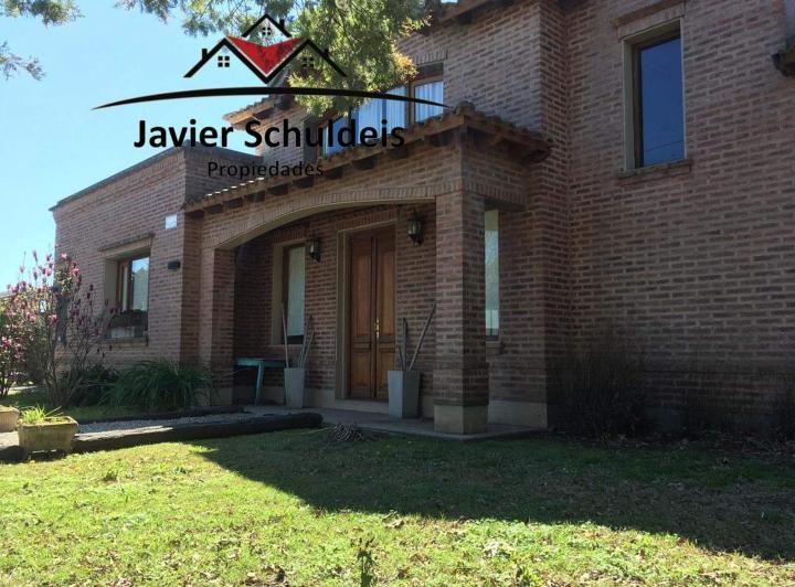 Casa · 230m² · 5 Ambientes