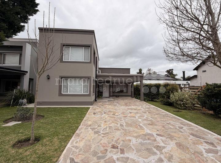 Casa · 146m² · 4 Ambientes · 1 Cochera