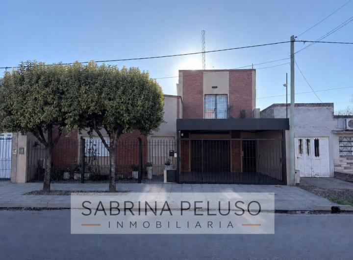 Casa · 265m² · 5 Ambientes · 2 Cocheras