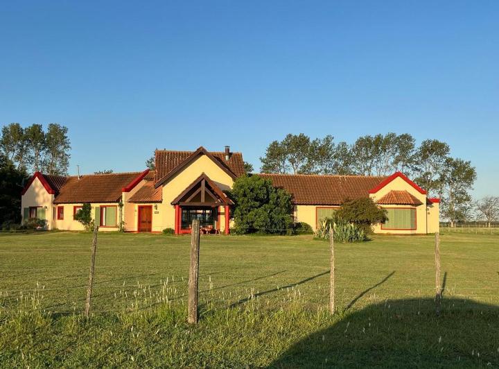Casa · 330m² · 4 Ambientes · 1 Cochera