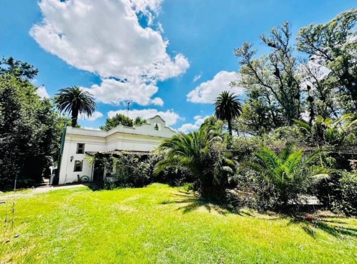 Campo · 500m² · 6 Ambientes · 2 Cocheras