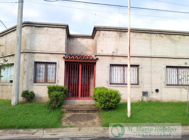 Casa · 200m² · 5 Ambientes · 2 Cocheras