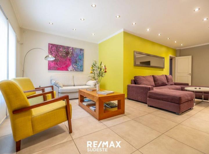 Casa · 254m² · 4 Ambientes · 1 Cochera
