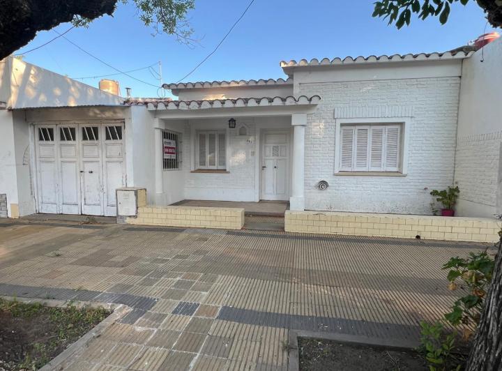 Casa · 300m² · 2 Dormitorios · 1 Cochera