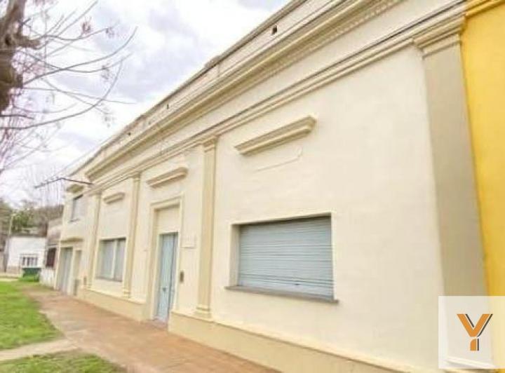 Casa · 200m² · 6 Ambientes · 2 Cocheras