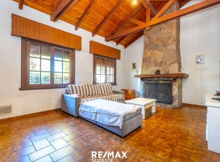 Casa · 263m² · 5 Ambientes · 2 Cocheras