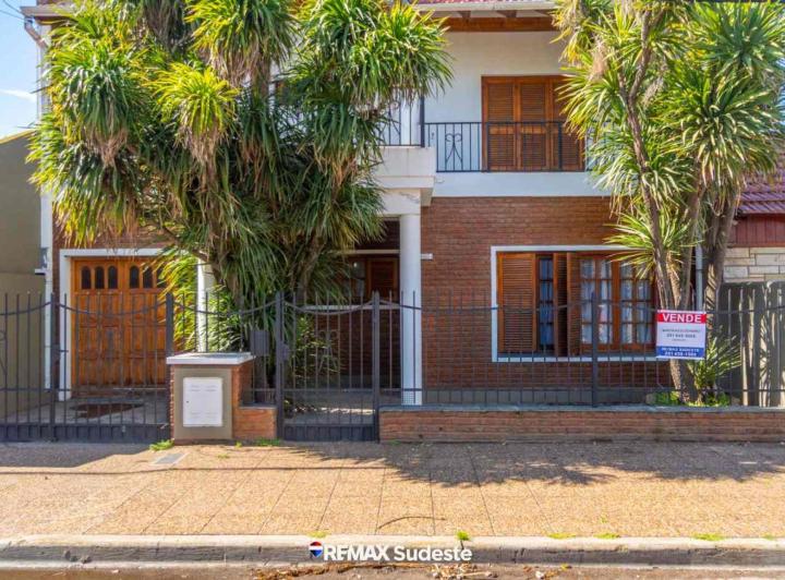 Casa · 180m² · 3 Ambientes · 1 Cochera