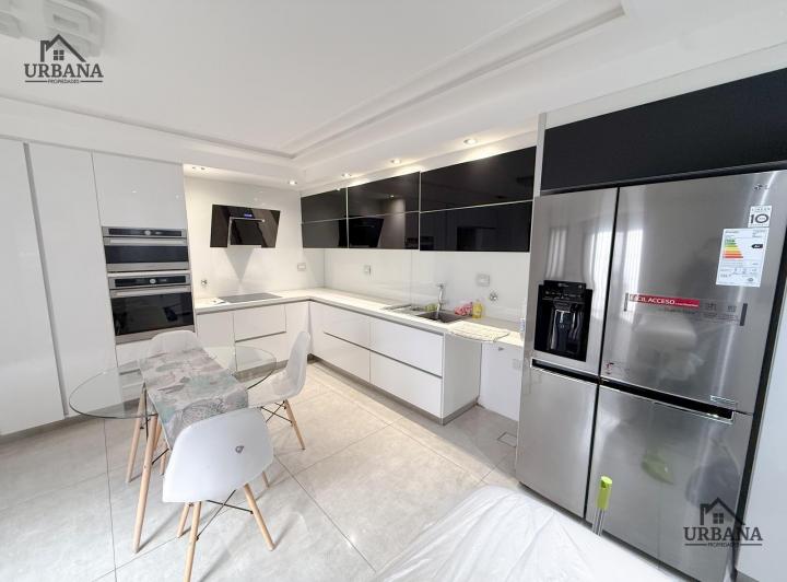 Casa · 172m² · 4 Dormitorios · 1 Cochera