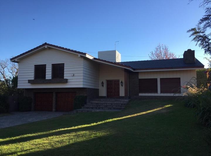 Casa · 334m² · 5 Ambientes · 3 Cocheras