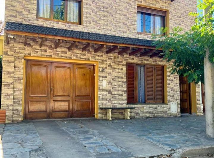Casa · 226m² · 3 Dormitorios · 1 Cochera
