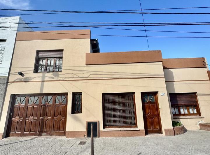 Casa · 180m² · 7 Ambientes · 1 Cochera