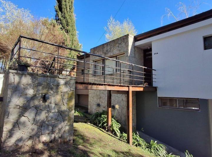 Casa · 209m² · 4 Ambientes · 2 Cocheras