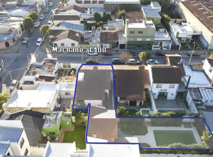 Casa · 230m² · 4 Ambientes · 1 Cochera
